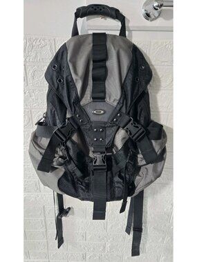 Oakley Icon 3.0 Backpack Sheet Metal Gray/Black 14015760 Early 2000s Excellent